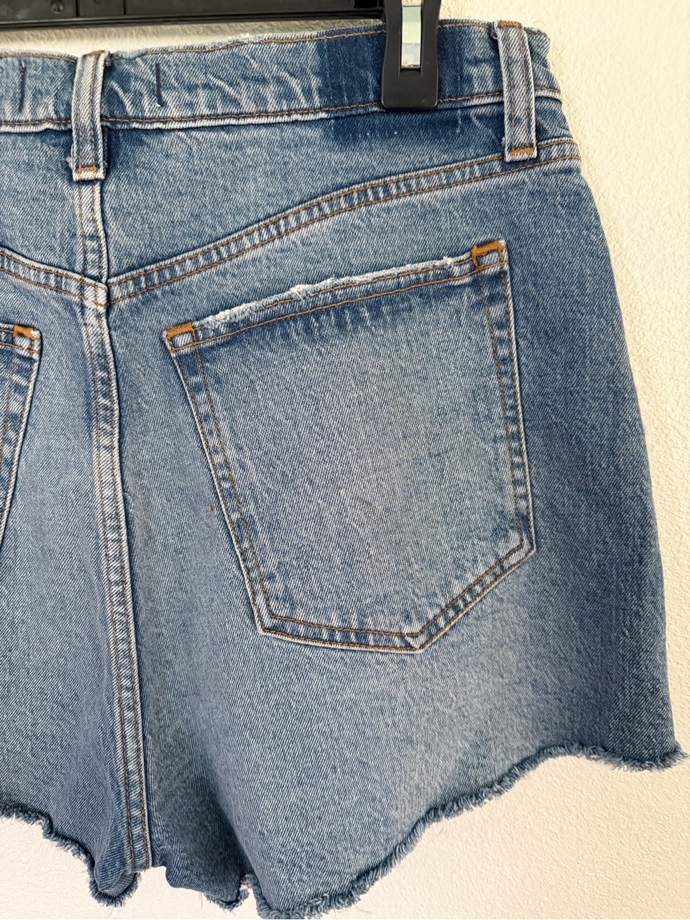 Abercrombie Curve Love The Mom Short High Rise Distressed Denim Shorts Size 30 - Picture 7 of 8